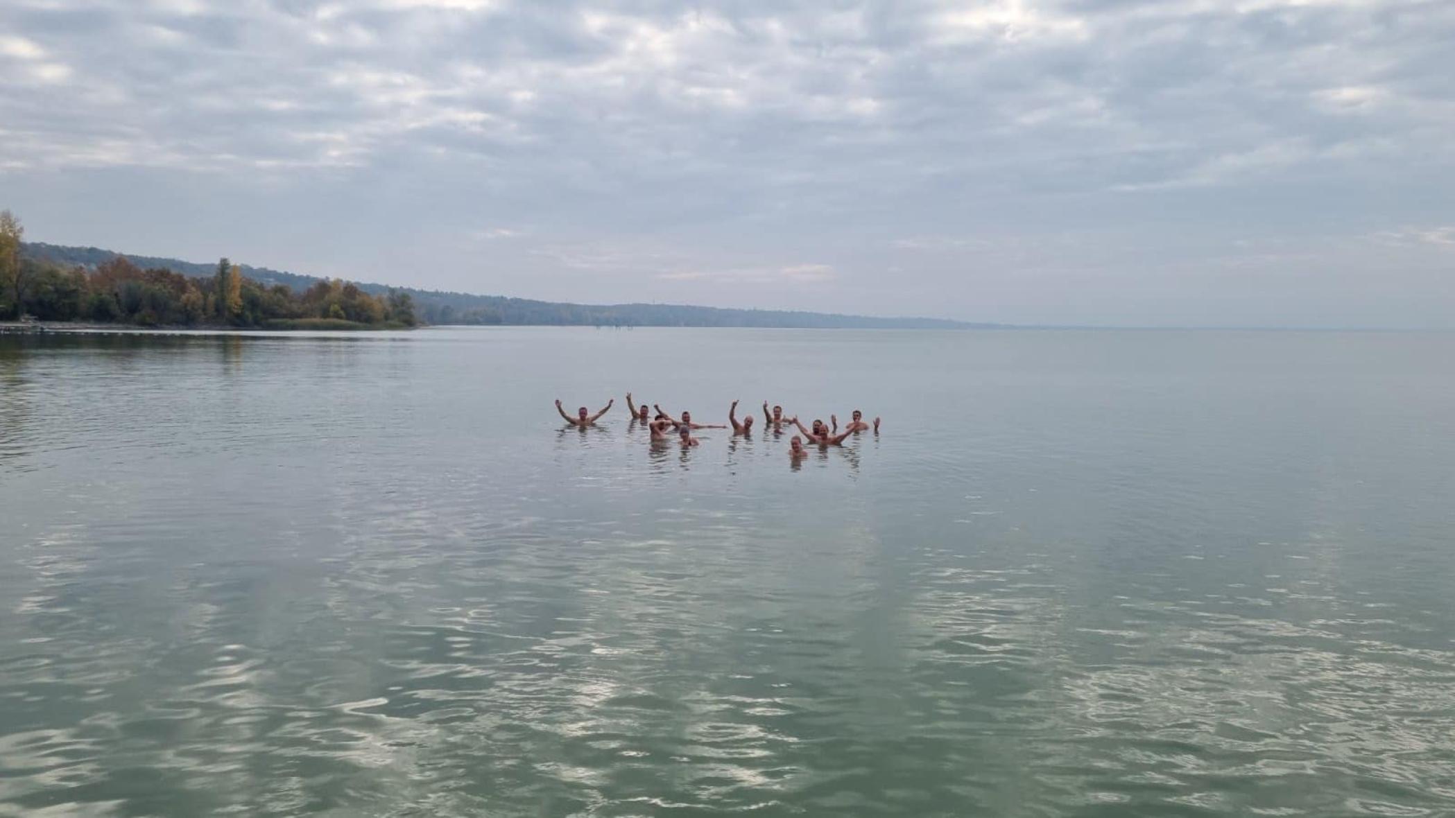 Farsangi fürdés a Balatoni Jegesmedvékkel 