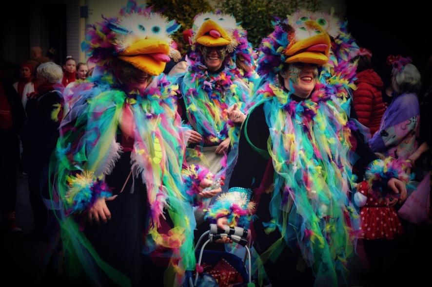 Télűző vígadalom busókkal és jókedvvel