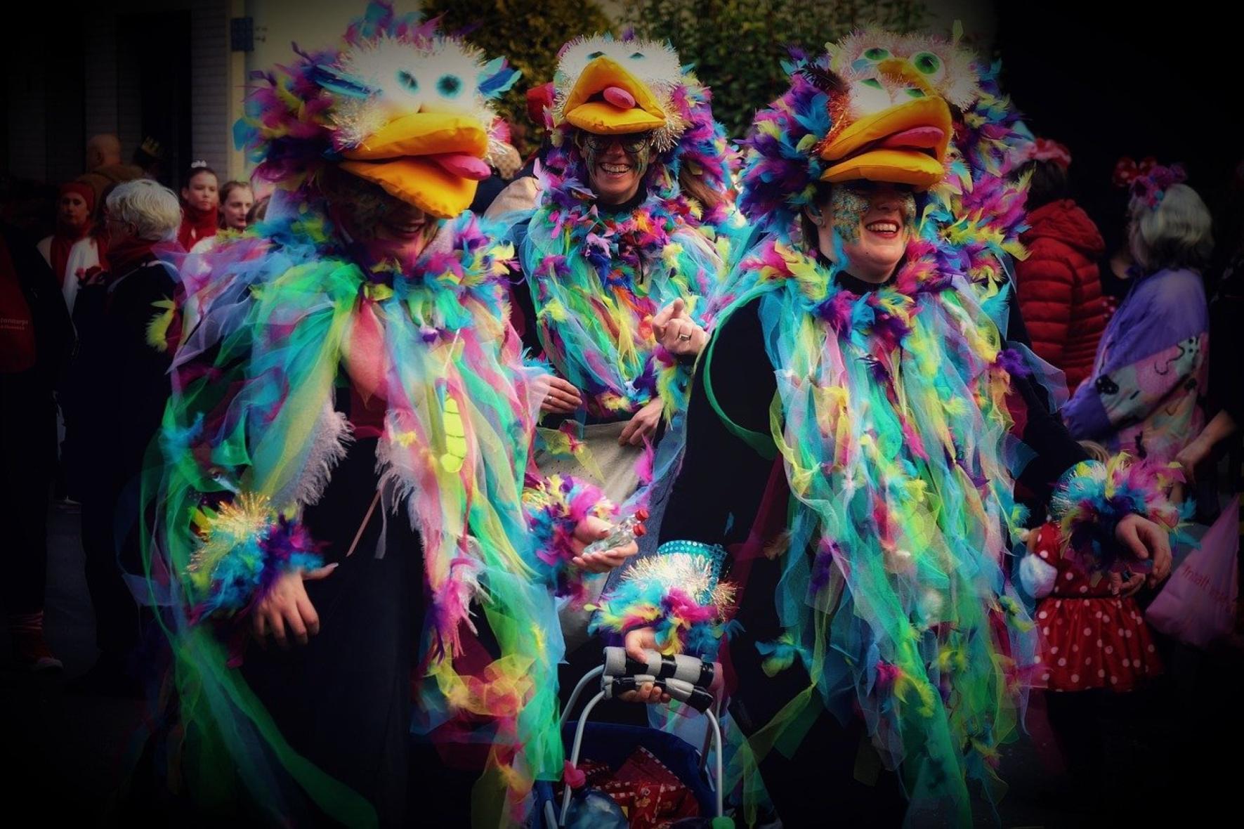 Télűző vígadalom busókkal és jókedvvel