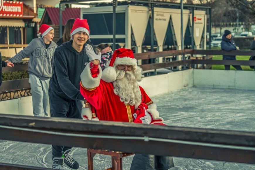 Mikulás a Fonyódi Műjégpályán
