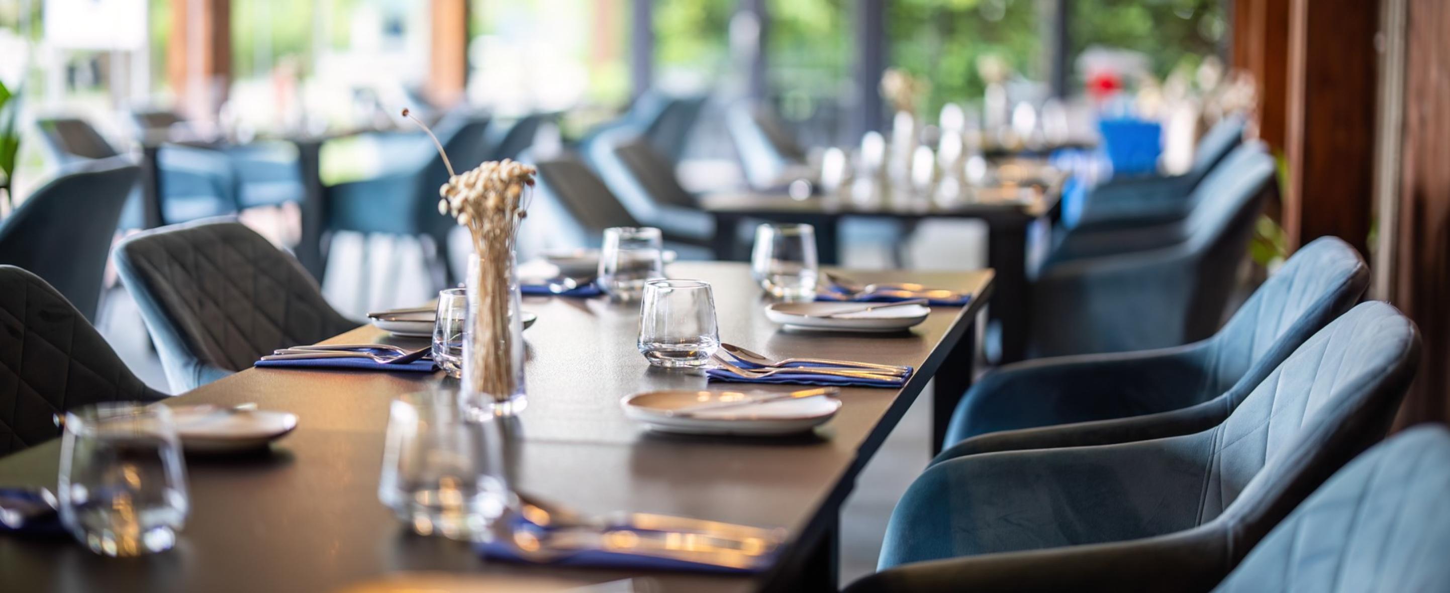 Szilveszter élőzenével,  ünnepi vacsoraesttel és pezsgőkóstolóval!