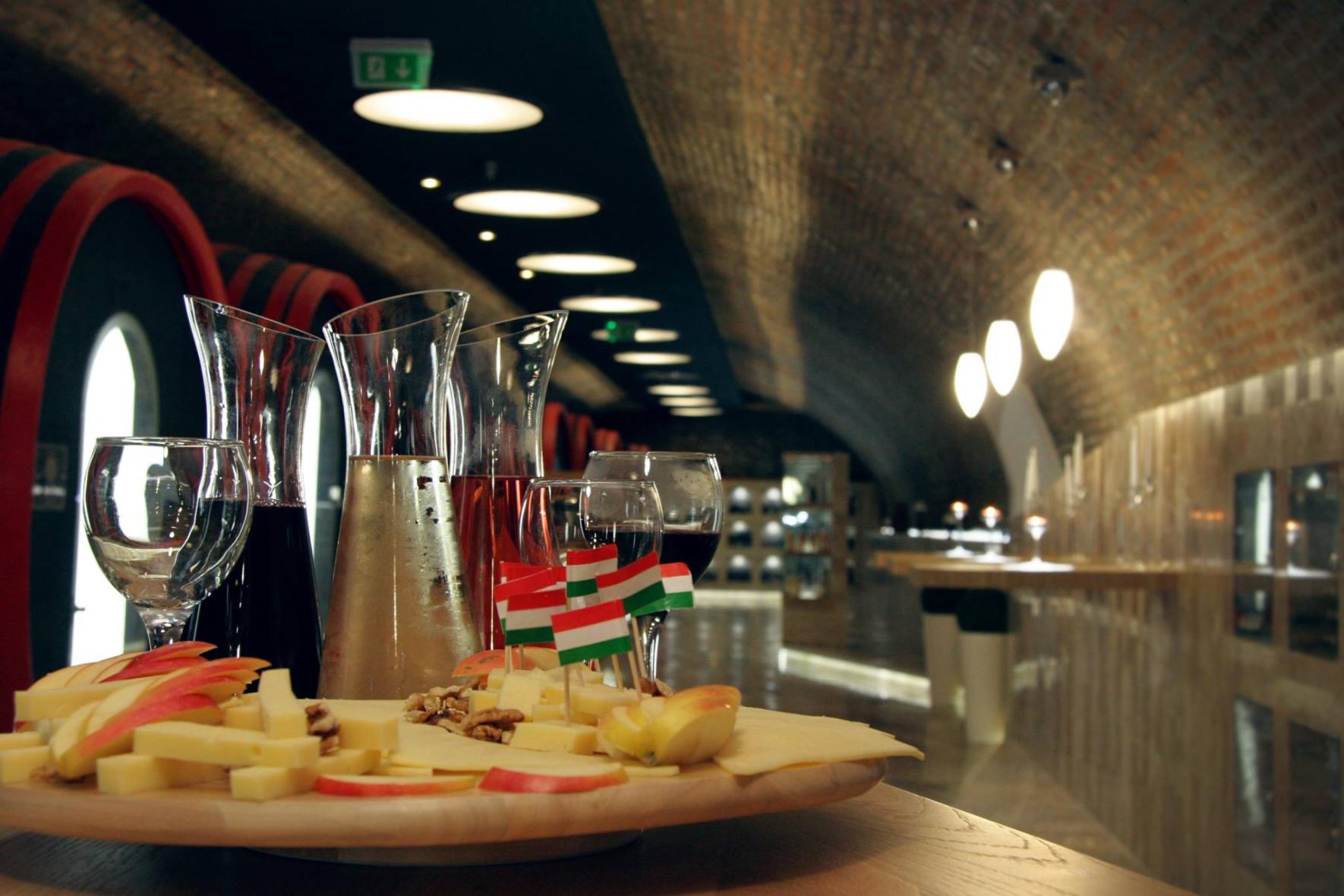 Garamvári Borvacsora Rádpusztán