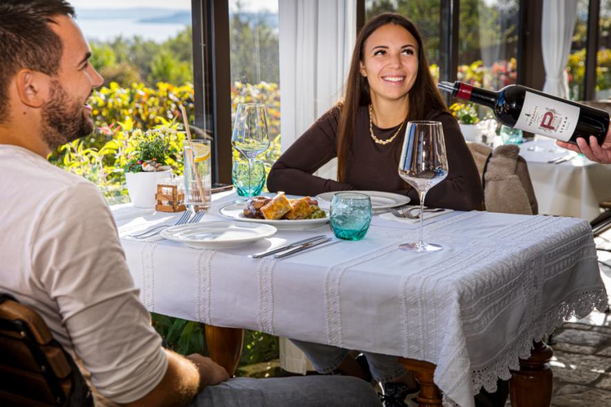 Sváb hagyományos ízélmény harmonikaszóval 