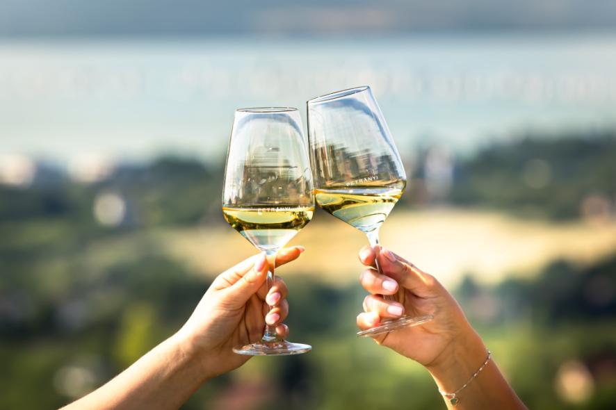 Borkóstolók a Petrányi Borteraszon 