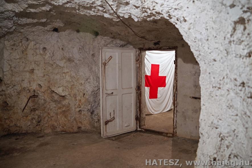 Óvóhely bejárás és történelmi kalandozás a vár körül